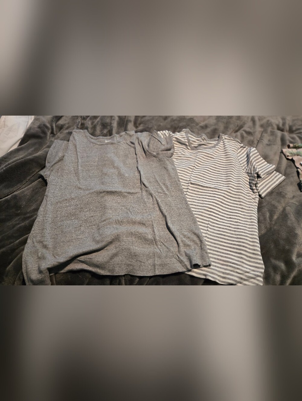 Duluth Trading Womens XL Short Sleeve Tees - Gray & Gray-White Stripe